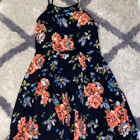 Soprano Women’s Floral Black Dress - Picture 1 of 2